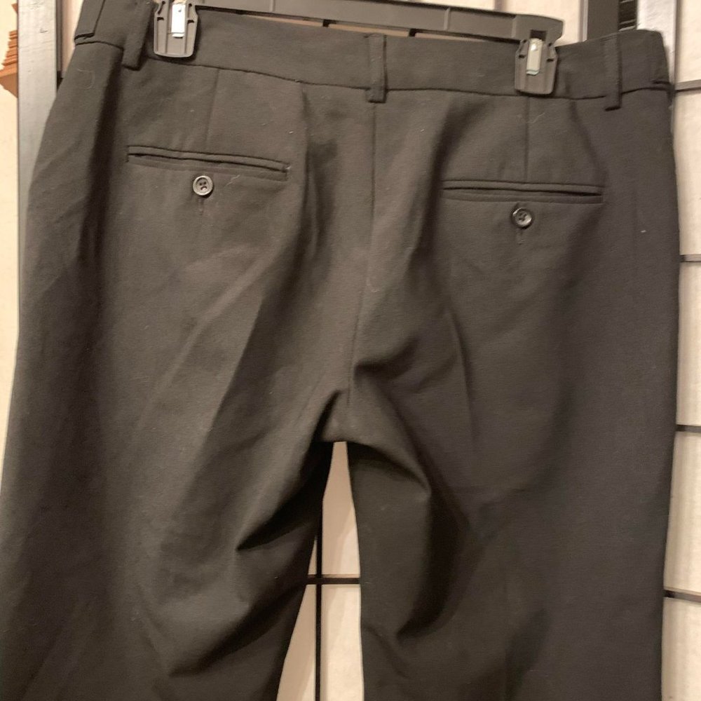 EUC Express Design Studio Women's Gray Editor Casual Bermuda Shorts size 8 - Picture 2 of 4